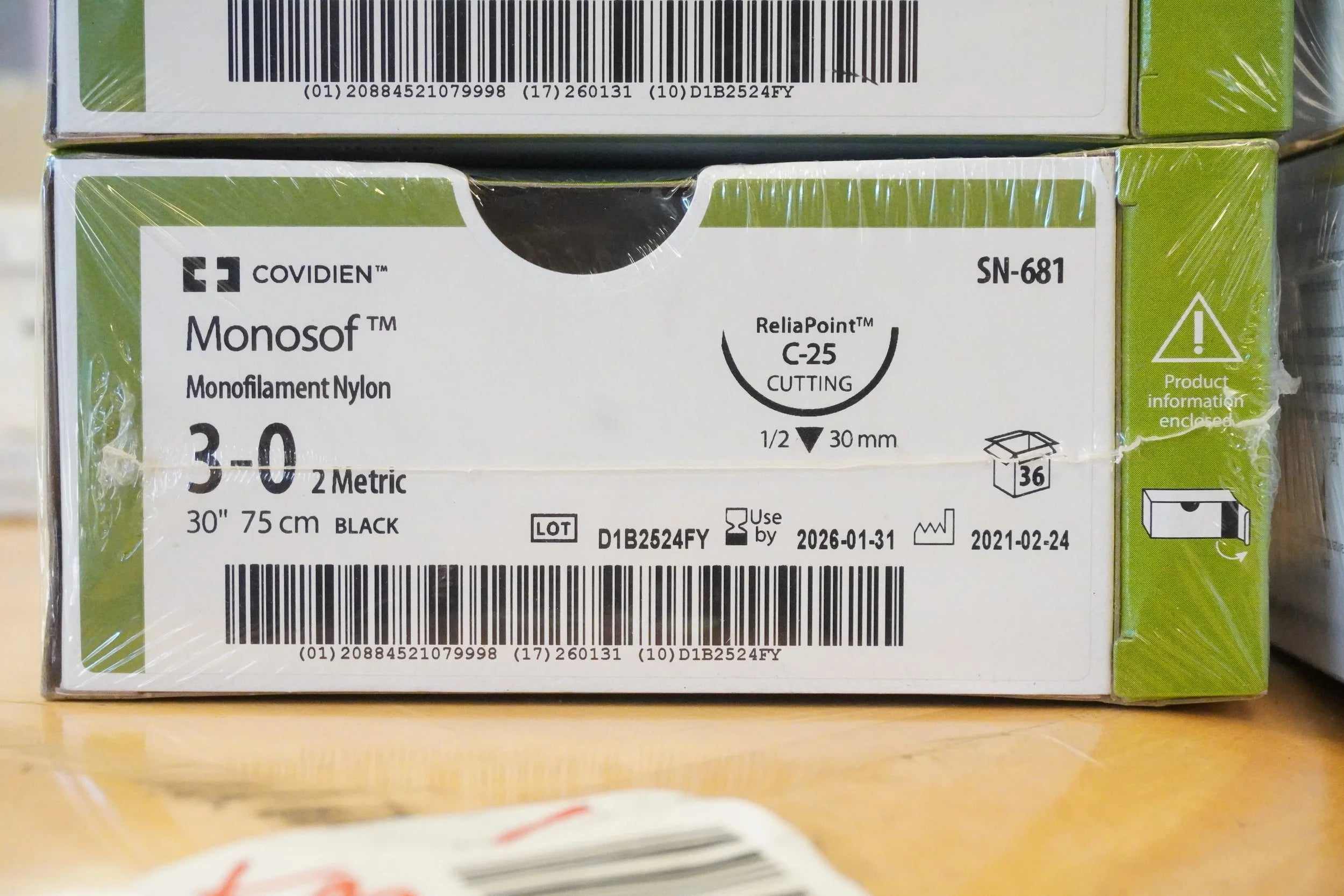 Covidien | SN-681 | Monosof Monofilament Nylon 3-0 2 Metric 30" 75cm BLACK