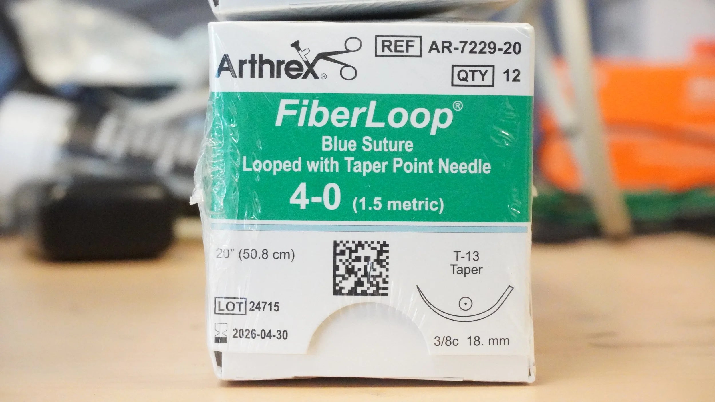 Arthrex | AR-7229-20 | FiberLoop Blue Suture Looped with Taper Point Needle 4-0 20"