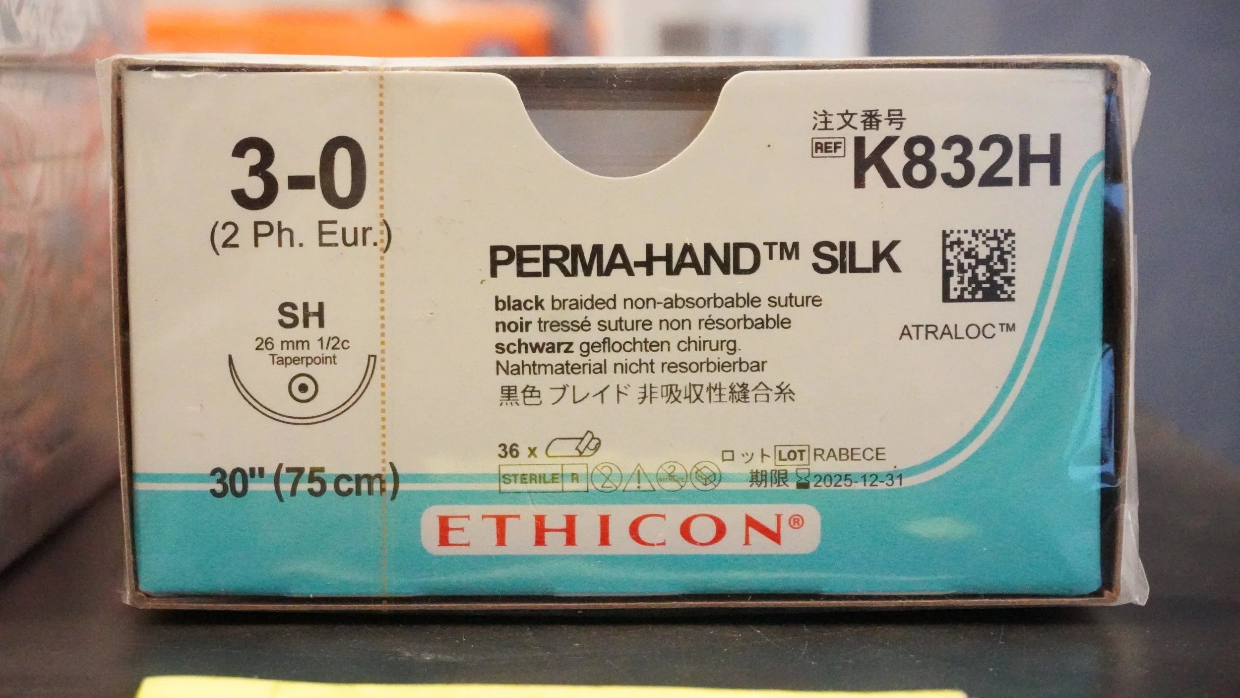 Ethicon | K832H | PERMA-HAND SILK Black Braided Non-absorbable Suture 3-0 30"