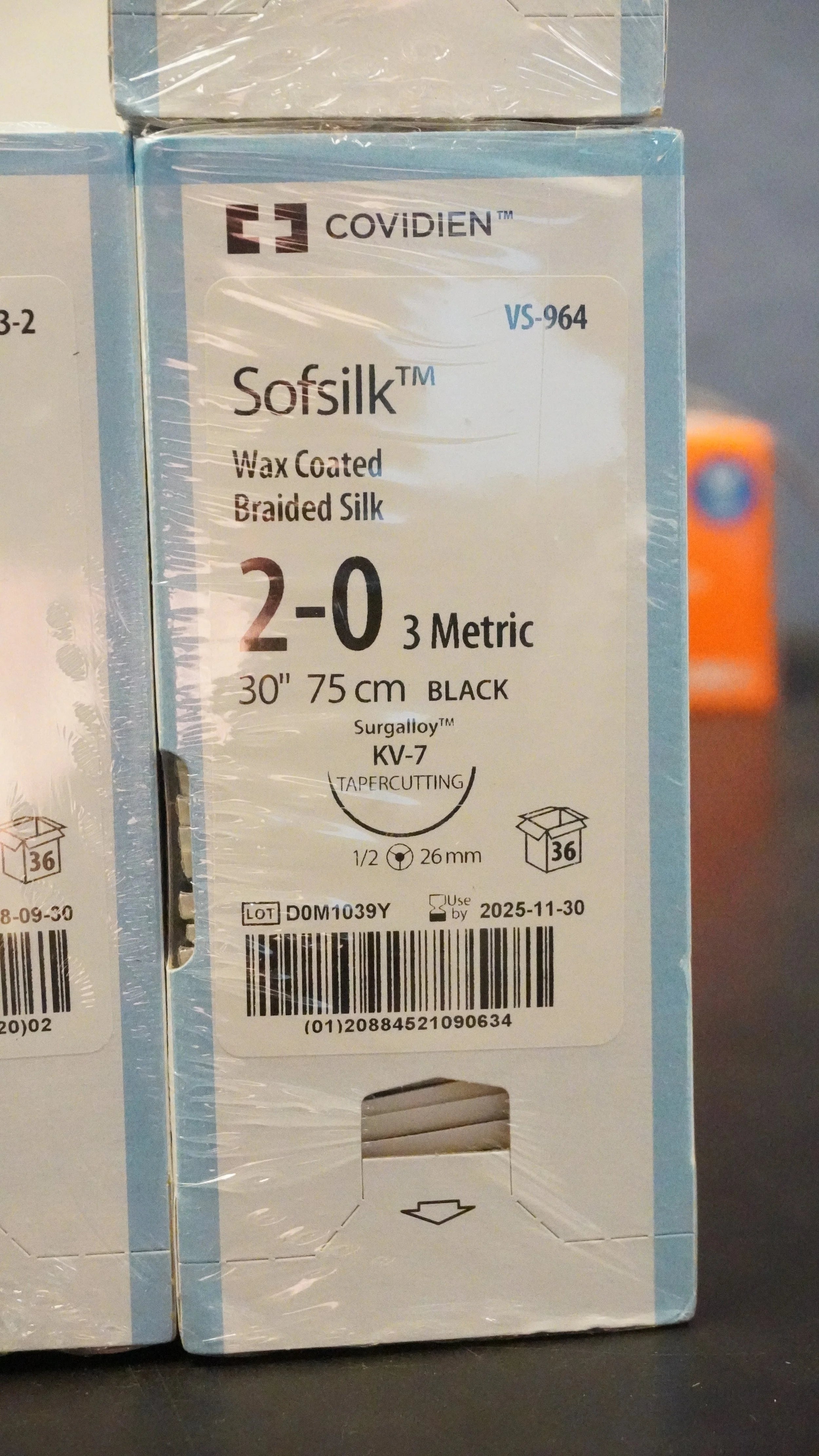 Covidien | VS-964 | Softsilk Wax Coated Braided Silk 2-0 3 Metric 30" 75cm BLACK