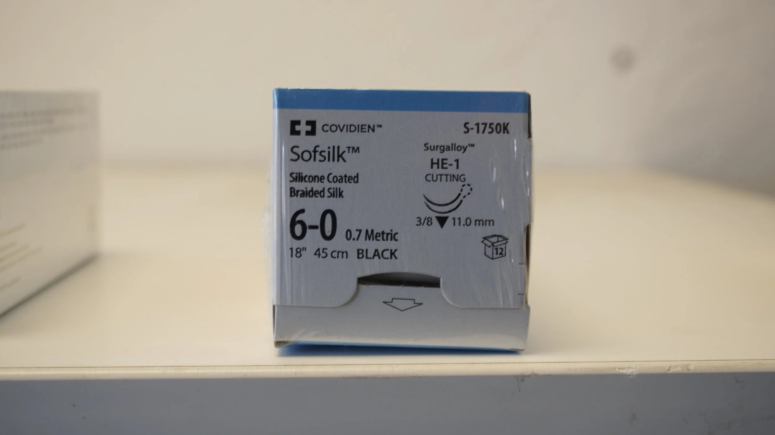 Covidien | S-1750K | Softsilk Silicone Coated Braided Silk 6-0 0.7 Metric 18" 45cm BLACK
