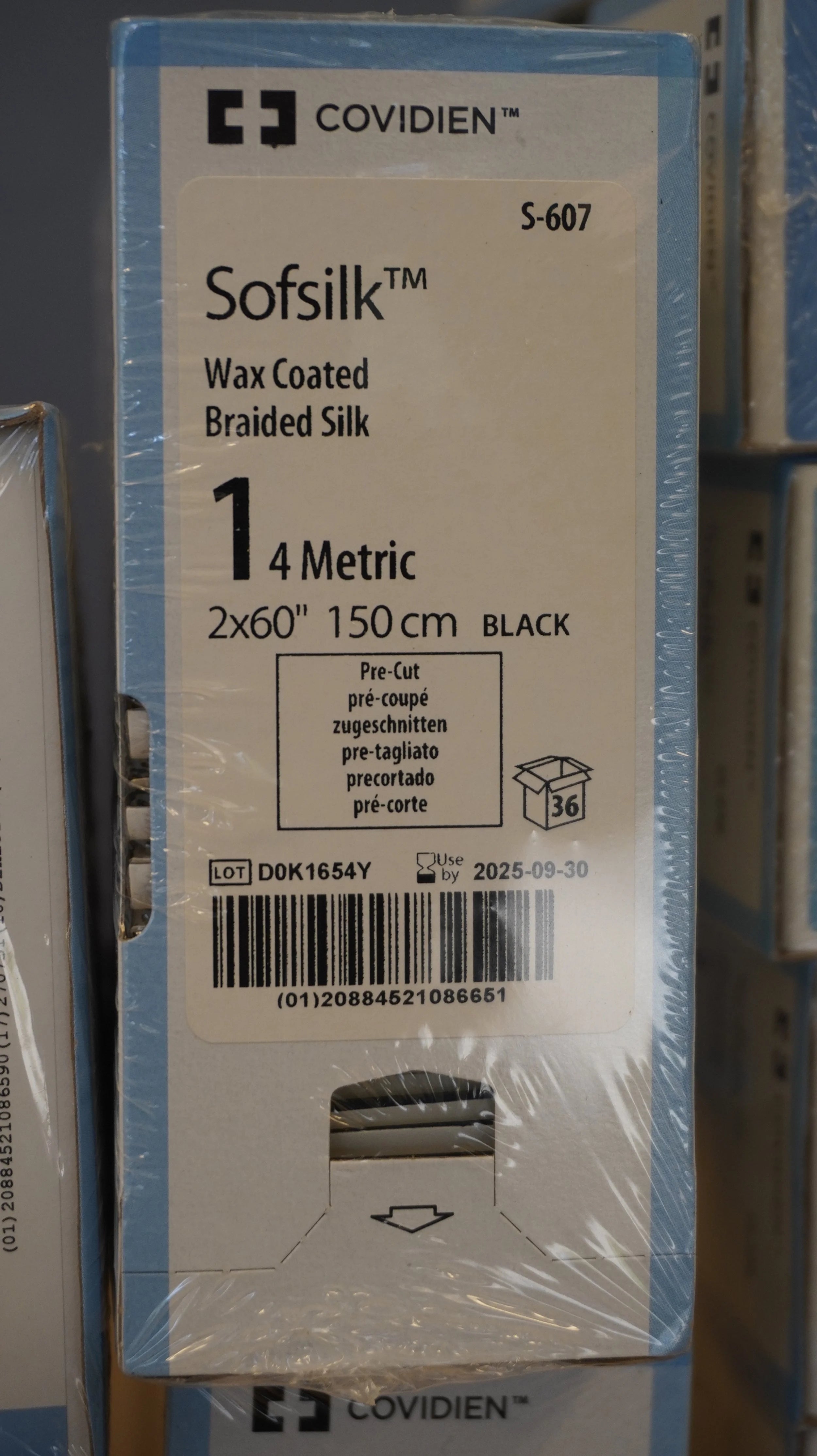 Covidien | S-607 | Sofsilk Wax Coated Braided Silk 1 4 Metric 2x60" 150cm BLACK