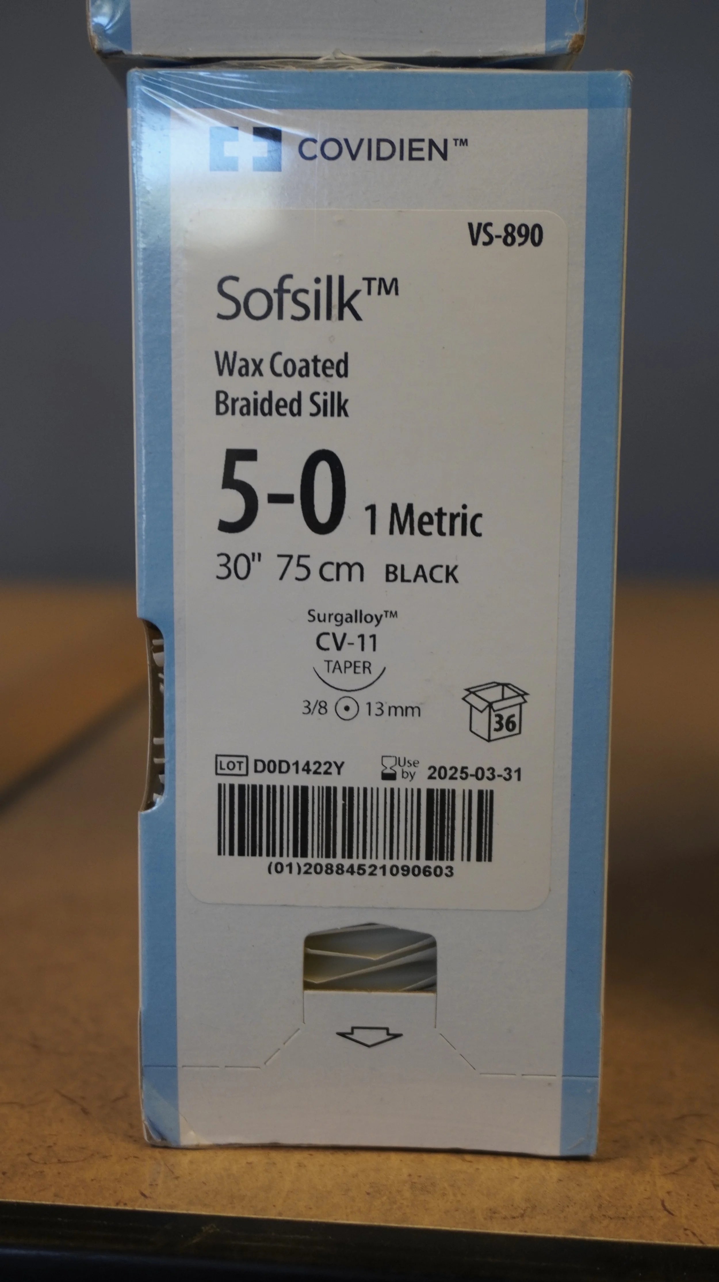 Covidien | VS-890 | Softsilk Wax Coated Braided Silk 5-0 1 Metric 30" 75cm BLACK