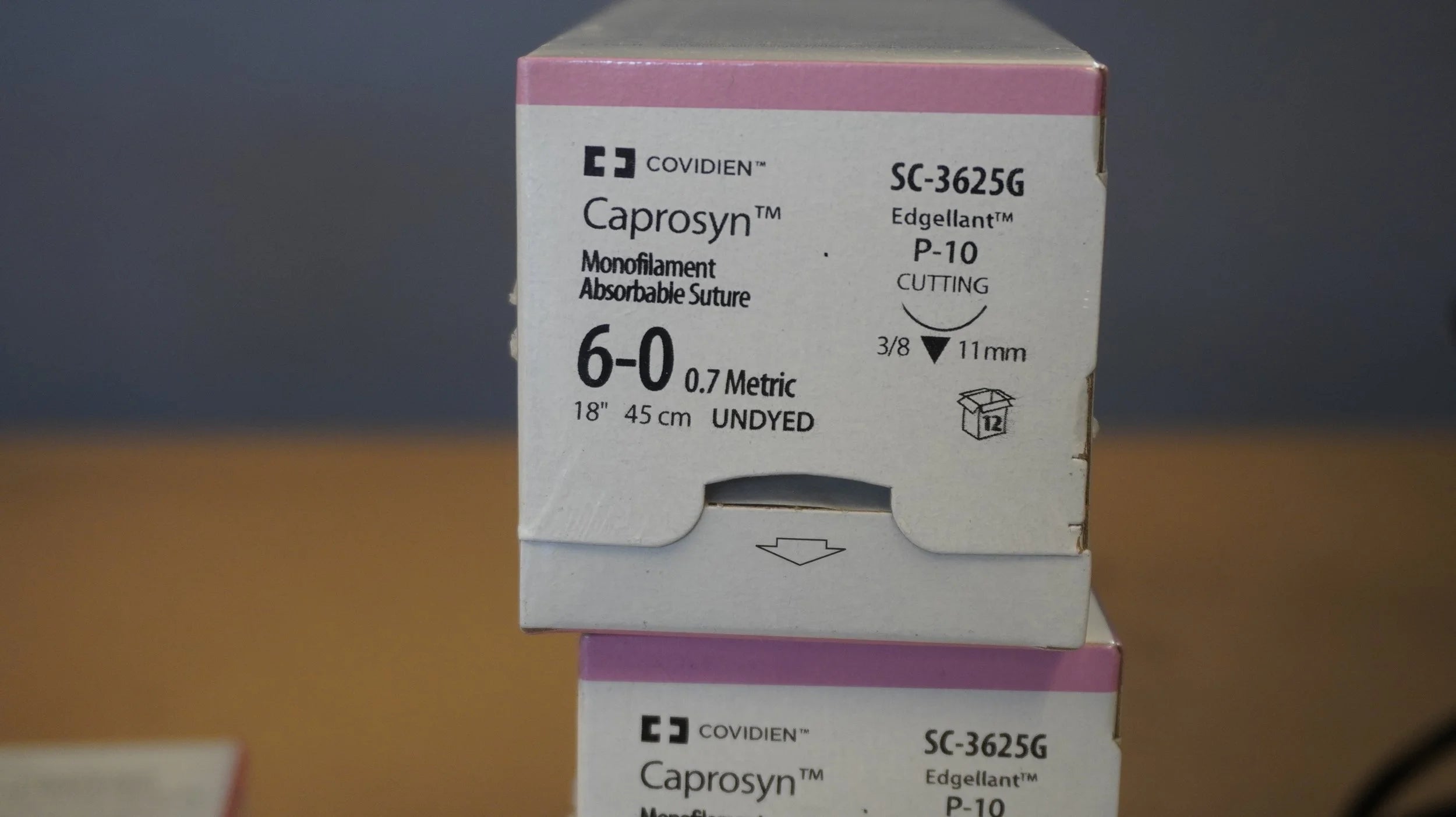 Covidien | SC-3625G | Caprosyn Monofilament Absorbable Suture 6-0 0.7 Metric 18" 45cm UNDYED