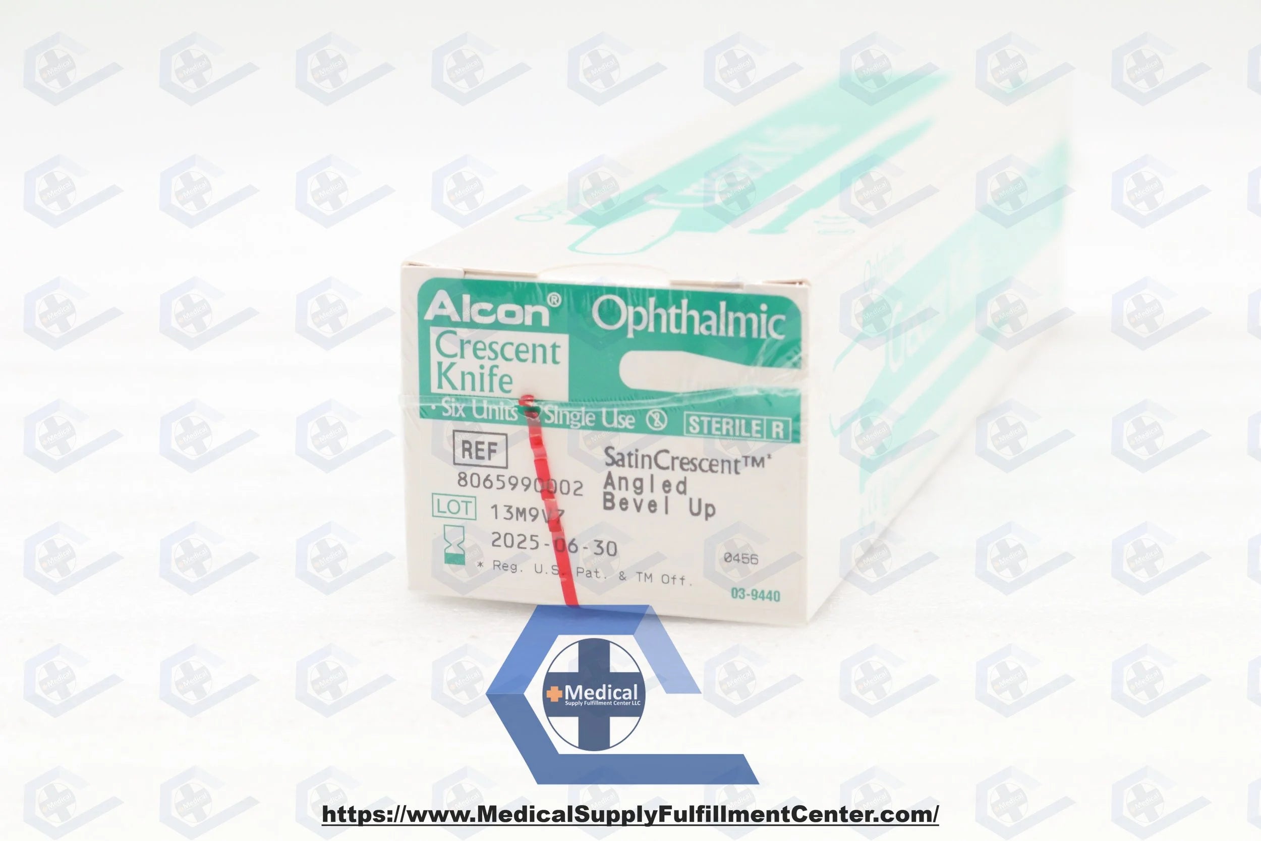 Alcon | 8065990002 | OPHTHALMIC SATIN CRESCENT KNIFE, ANGLED, BEVEL UP (GREEN)