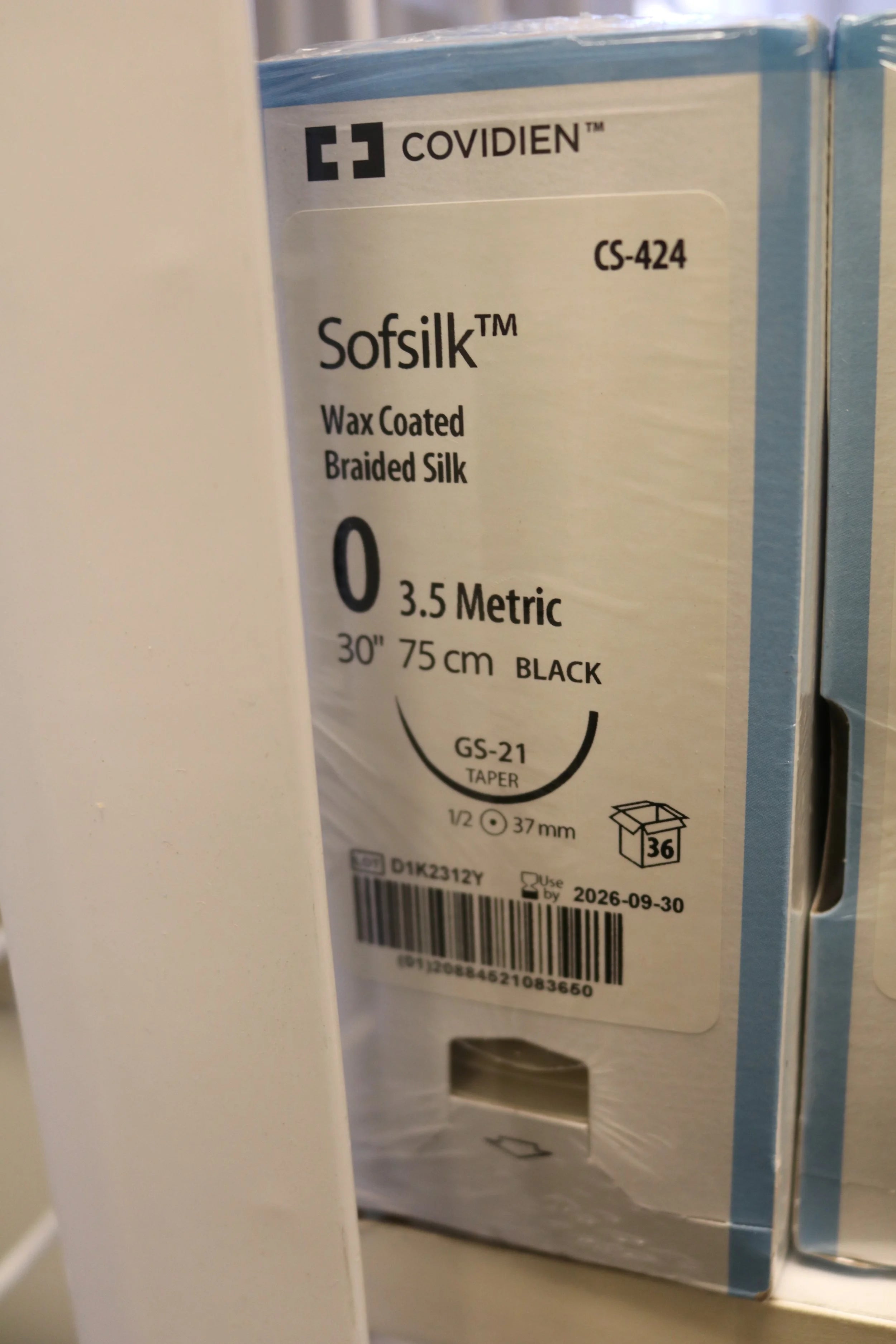 Covidien | CS-424 | Softsilk Wax Coated Braided Silk 0 3.5 Metric 30" 75cm BLACK