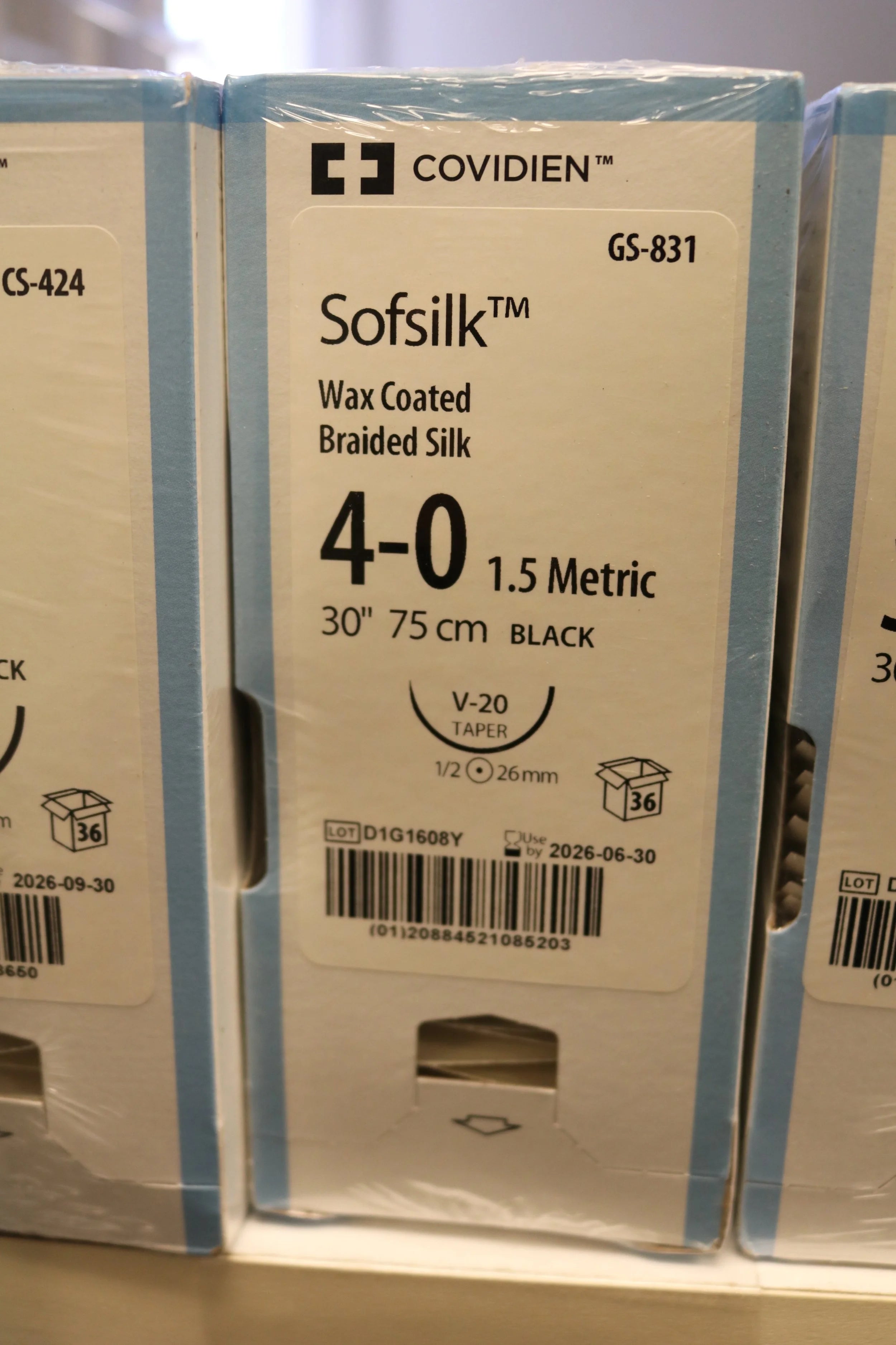 Covidien | GS-831 | Softsilk Wax Coated Braided Silk 4-0 1.5 Metric 30" 75cm BLACK