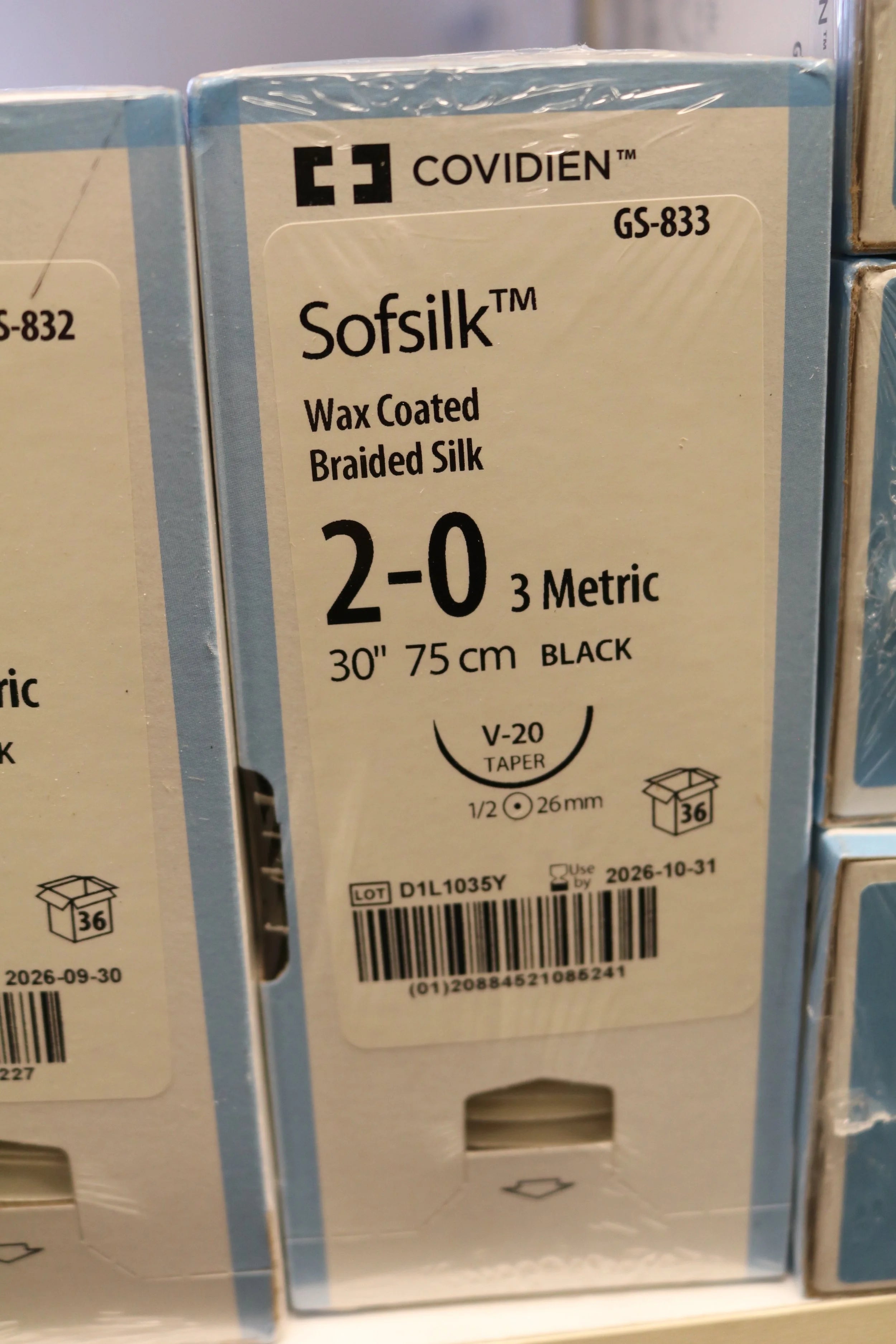 Covidien | GS-833 | Softsilk Wax Coated Braided Silk 2-0 3 Metric 30" 75cm BLACK