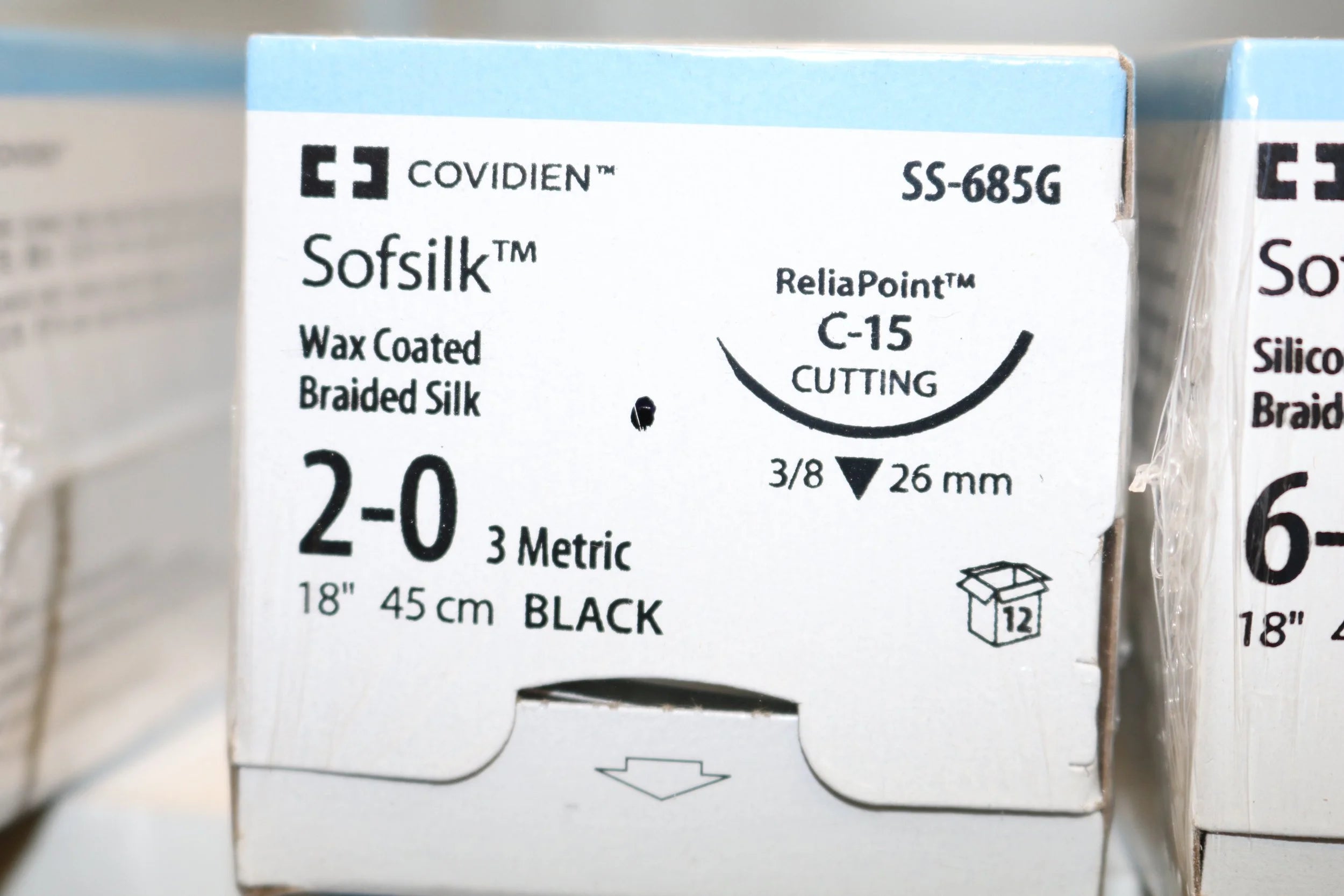 Covidien | SS-685G | Softsilk Wax Coated Braided Silk 2-03 Metric 18" 45cm BLACK